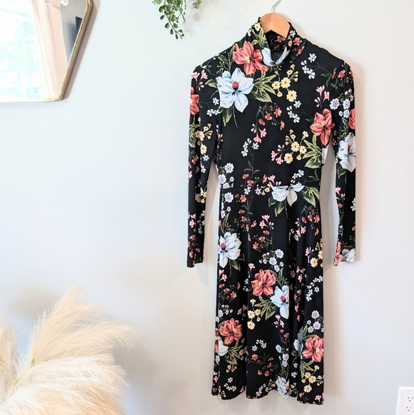 Yumi Kim Dresses & Skirts - Yumi Kim Black and Pink Floral Long Sleeve Sheath Dress